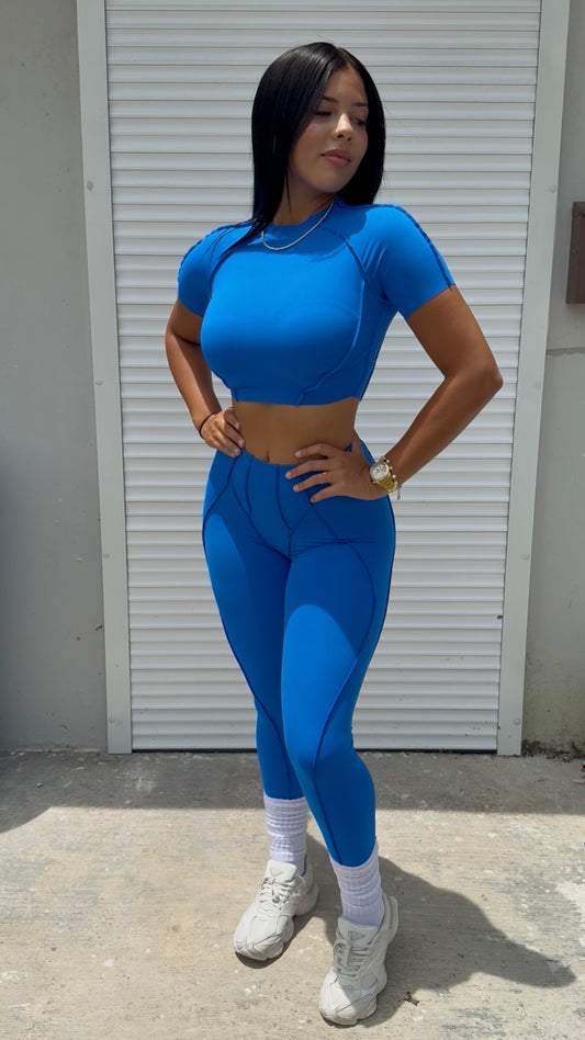 Emboired royal set