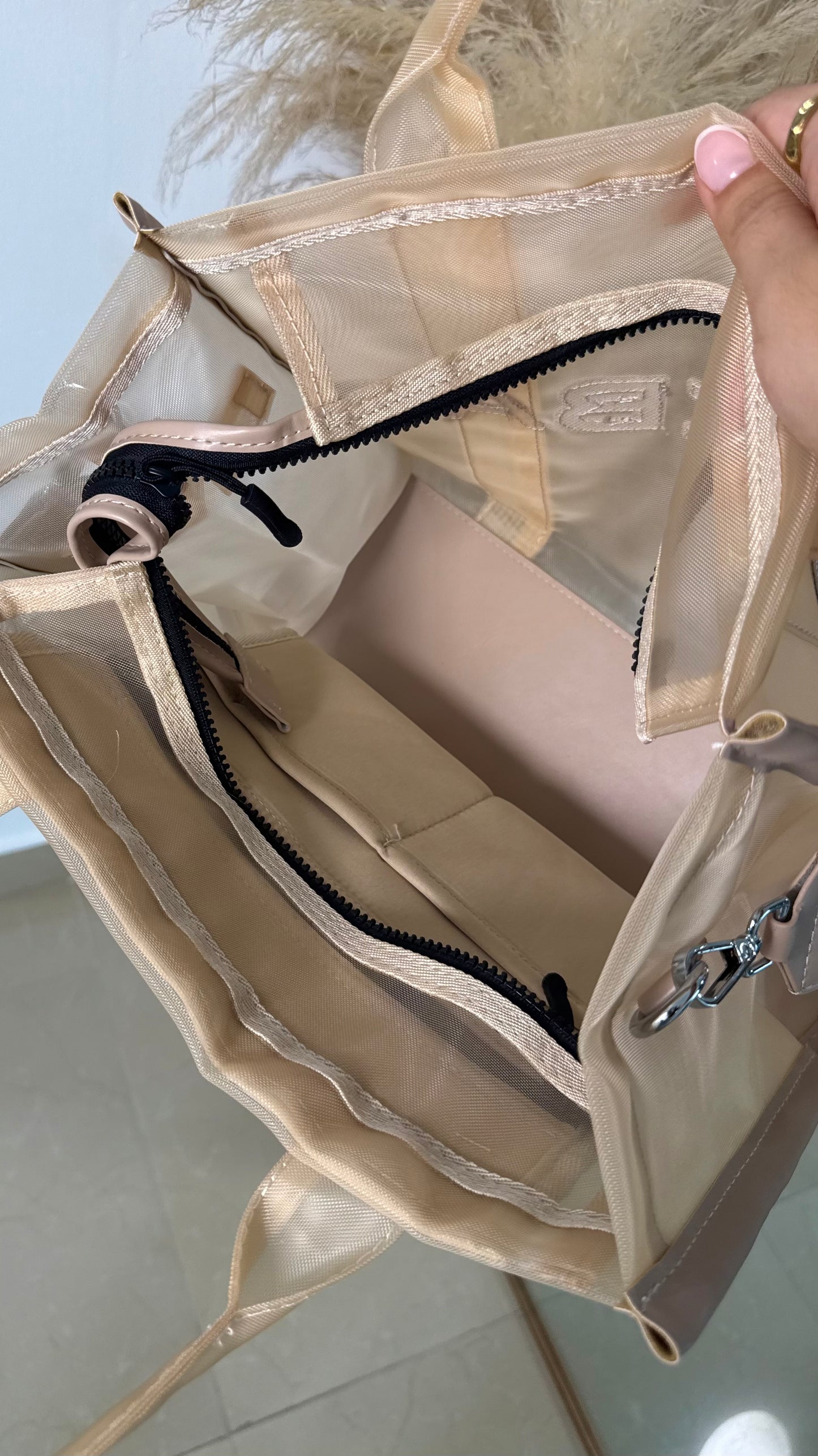 Nude tote bag
